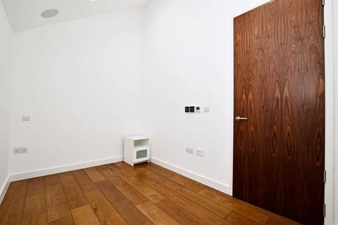 undefined, Mile End Road, Stepney, London, E1