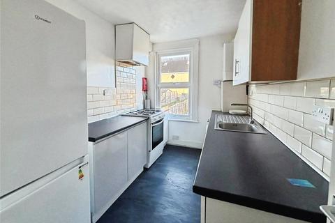 3 bedroom terraced house to rent, Gardiner Street, Kent ME7