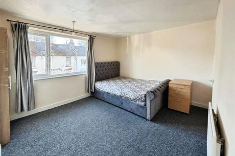 3 bedroom terraced house to rent, Gardiner Street, Kent ME7