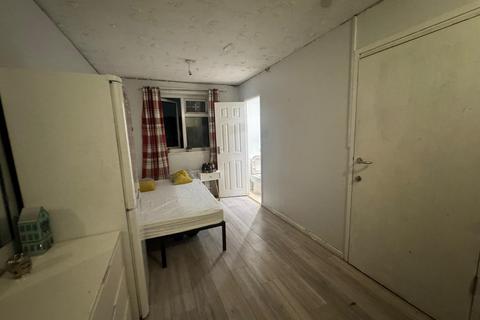 5 bedroom house share to rent, Shipman Road, London E16