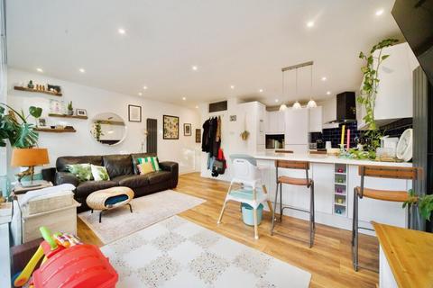 2 bedroom flat for sale, Beecholme, Woodside Park Road, N12
