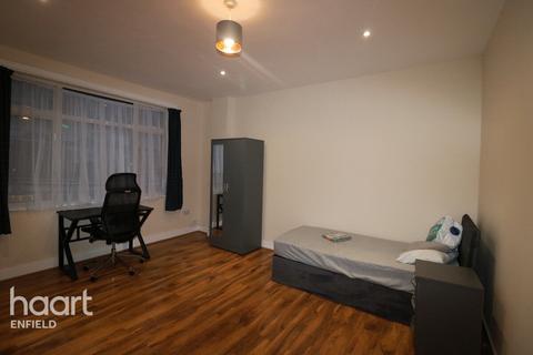 1 bedroom in a house share to rent, Princes Avenue, LONDON