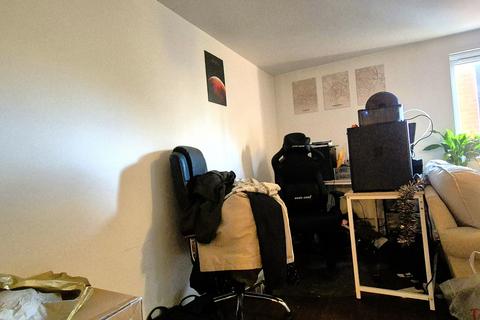 1 bedroom apartment to rent, COMMERICAL ROAD, SO15