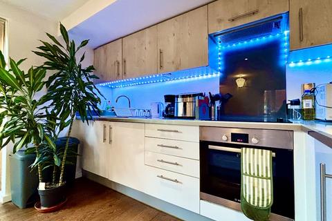 1 bedroom apartment to rent, COMMERICAL ROAD, SO15