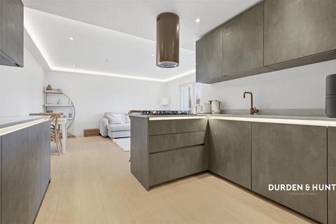 2 bedroom apartment for sale, London Road, Leigh-On-Sea SS9