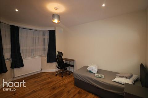 1 bedroom in a house share to rent, Princes Avenue, LONDON