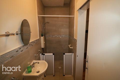 1 bedroom in a house share to rent, Princes Avenue, LONDON