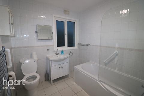 1 bedroom in a house share to rent, Princes Avenue, LONDON