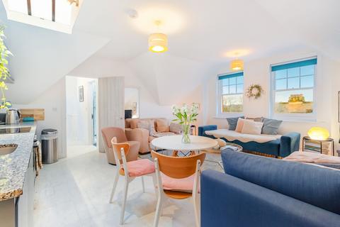 1 bedroom flat for sale, High Street, Uckfield TN22