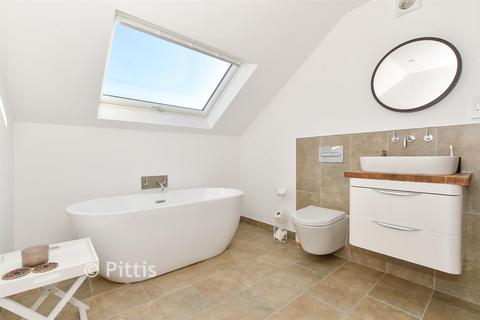 4 bedroom chalet for sale, Victoria Road, Freshwater, Isle of Wight