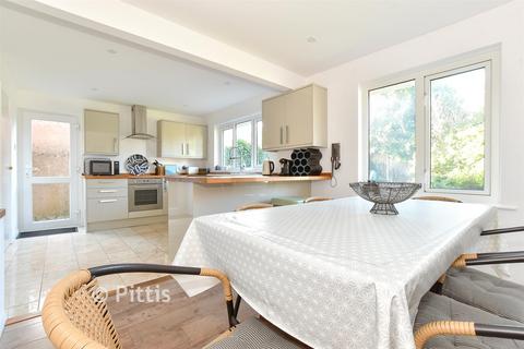 4 bedroom chalet for sale, Meadow Glade, Freshwater PO40