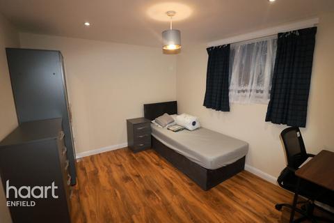 1 bedroom in a house share to rent, Princes Avenue, LONDON