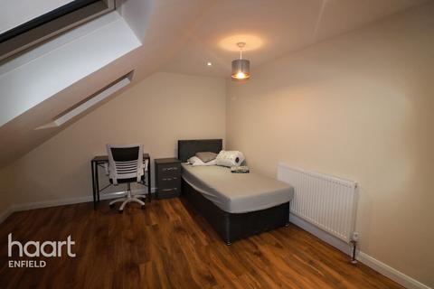 1 bedroom in a house share to rent, Princes Avenue, LONDON