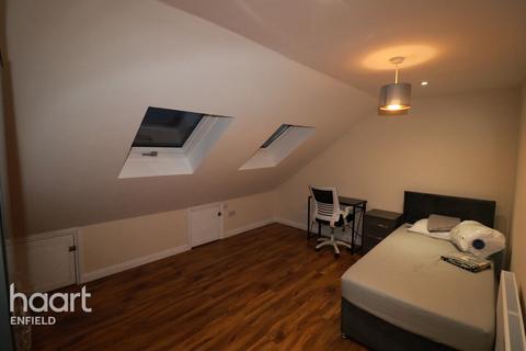 1 bedroom in a house share to rent, Princes Avenue, LONDON