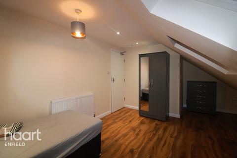 1 bedroom in a house share to rent, Princes Avenue, LONDON