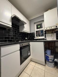 2 bedroom ground floor flat to rent, Fulbourne Road, London E17