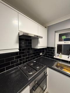 2 bedroom ground floor flat to rent, Fulbourne Road, London E17