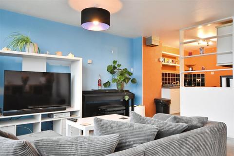 2 bedroom maisonette for sale, Distillery Walk, Brentford
