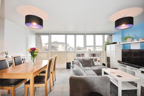 2 bedroom maisonette for sale, Distillery Walk, Brentford