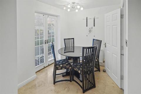 4 bedroom terraced house to rent, Scholars Court, Northampton, NN1