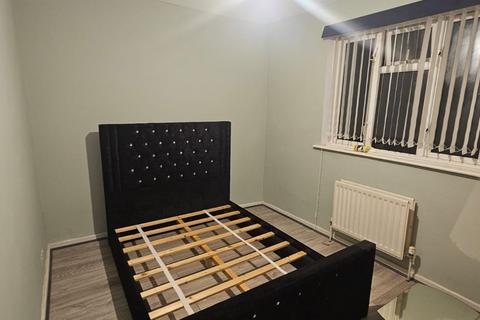 1 bedroom terraced house to rent, West Road, Chadwell Heath RM6