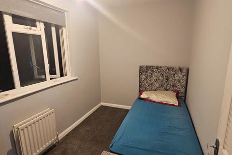 1 bedroom terraced house to rent, West Road, Chadwell Heath RM6