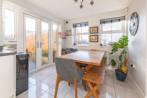 4 bedroom detached house for sale, Wallis Drive, Leighton Buzzard