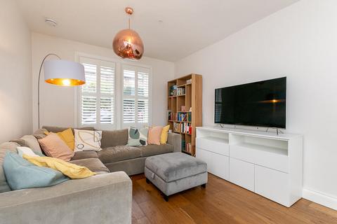 3 bedroom terraced house to rent, Enbrook Street, London