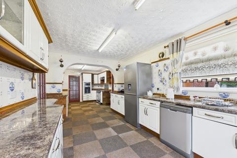 4 bedroom detached house for sale, Hornsea Road, Skipsea, YO25 8SY