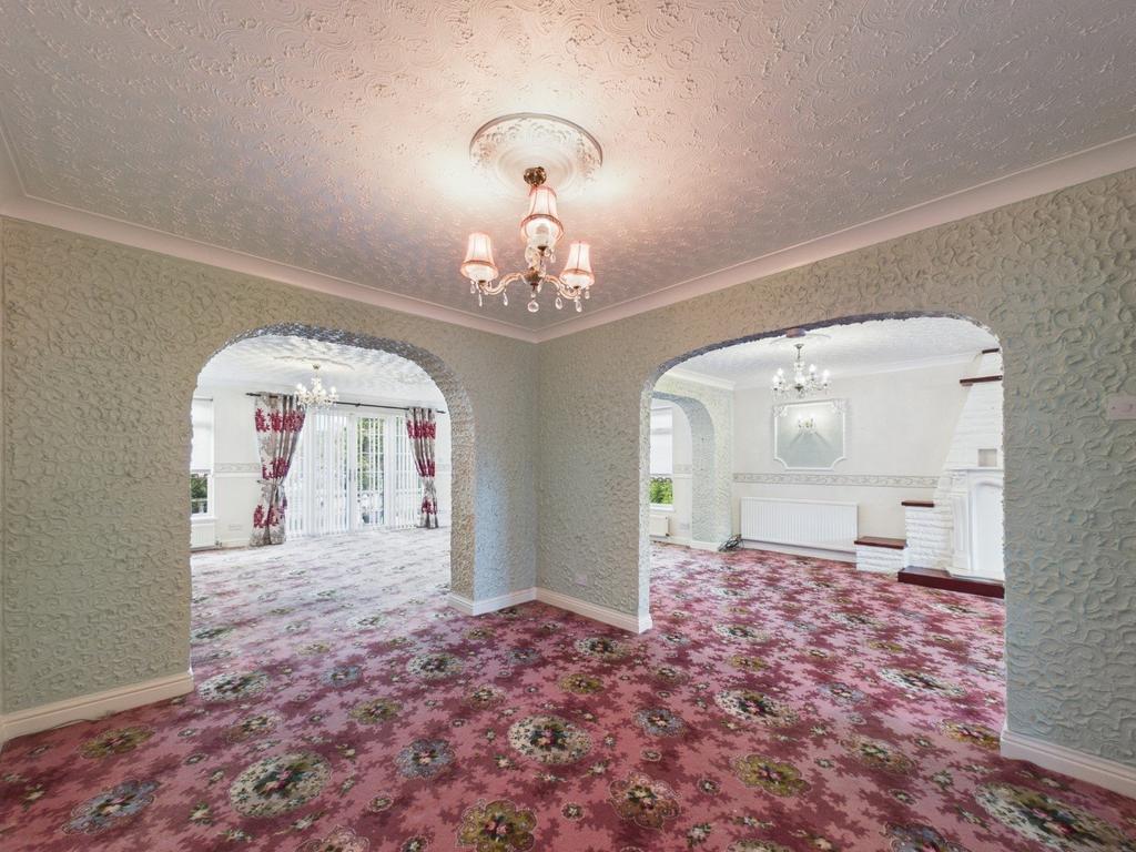 Lounge/Dining Area