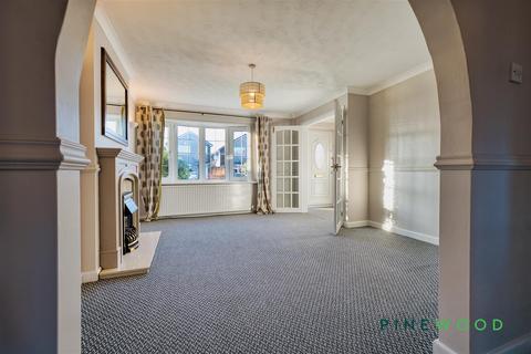 3 bedroom detached house to rent, Northfields, Chesterfield S43