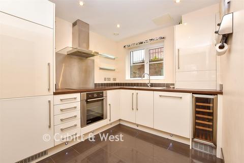 2 bedroom ground floor flat for sale, Chesham Heights, Tadworth KT20