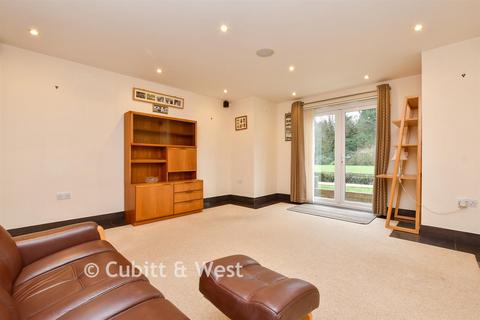 undefined, Chesham Heights, Tadworth KT20