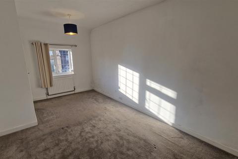 3 bedroom semi-detached house to rent, Tall Ash Avenue, Congleton