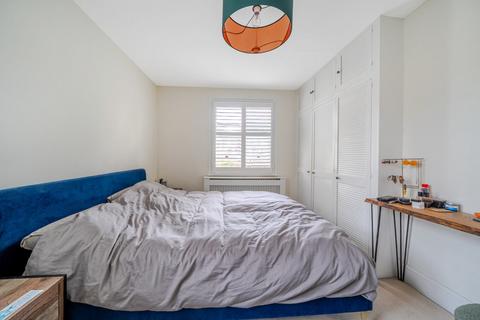 2 bedroom flat for sale, Boscombe Road, Hammersmith, London, W12