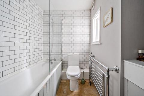 2 bedroom flat for sale, Boscombe Road, Hammersmith, London, W12