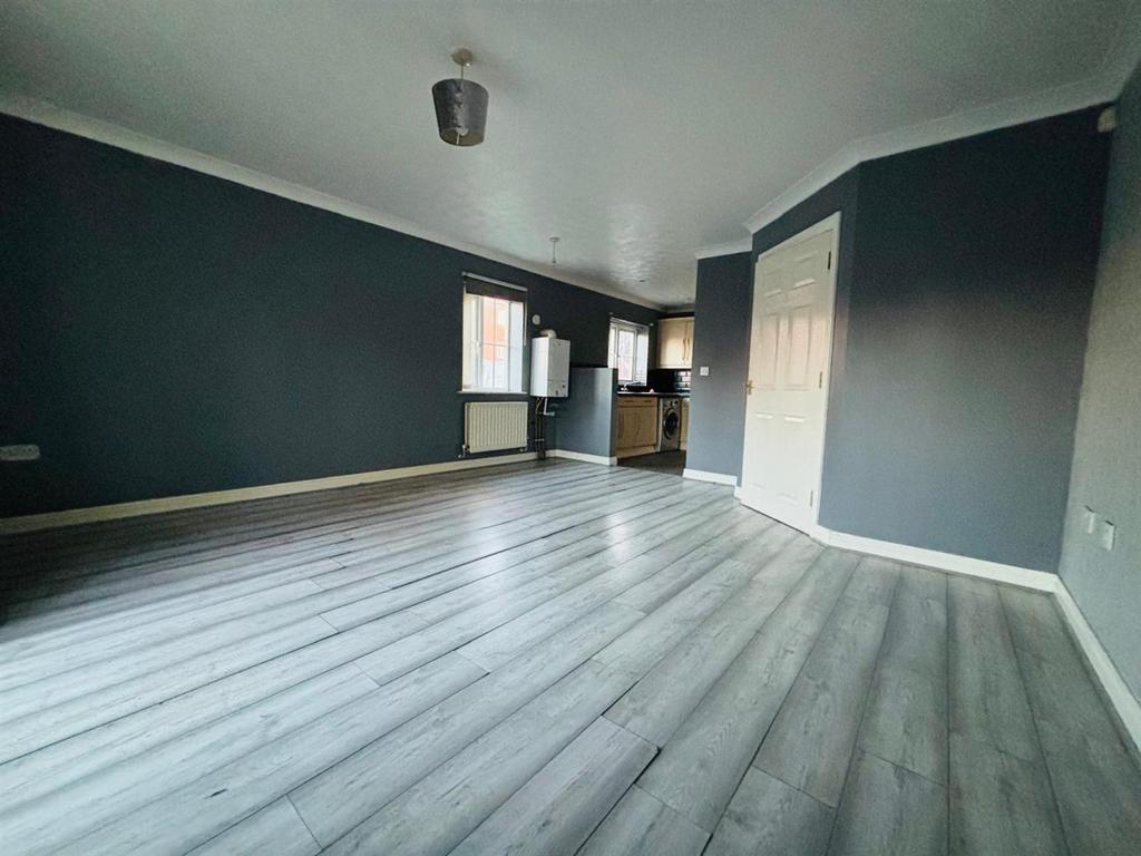 Living Area / Dining Area: