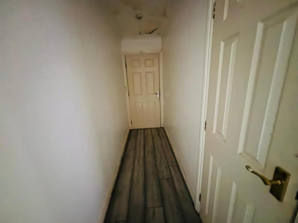 Entrance Hallway: