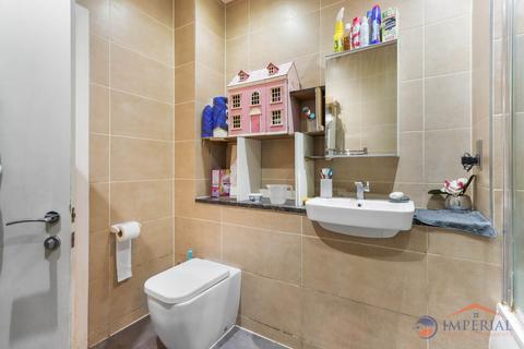 2 bedroom flat to rent, Clayton Road, Hayes