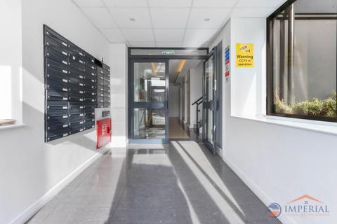 2 bedroom flat to rent, Clayton Road, Hayes