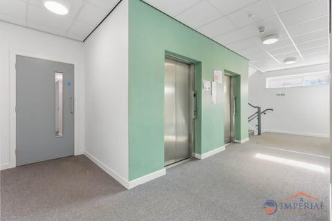 2 bedroom flat to rent, Clayton Road, Hayes