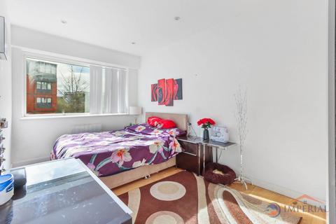 2 bedroom flat to rent, Clayton Road, Hayes