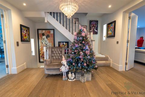 5 bedroom detached house for sale, Spencer Close, Radlett