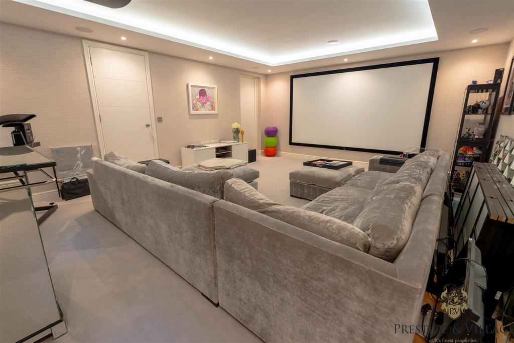 Cinema Room/Lounge