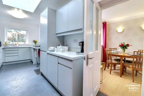 3 bedroom link detached house for sale, Gilpin Crescent, Pelsall WS3 4HX - Extended 3 Bedroom