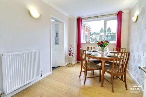 3 bedroom link detached house for sale, Gilpin Crescent, Pelsall WS3 4HX - Extended 3 Bedroom