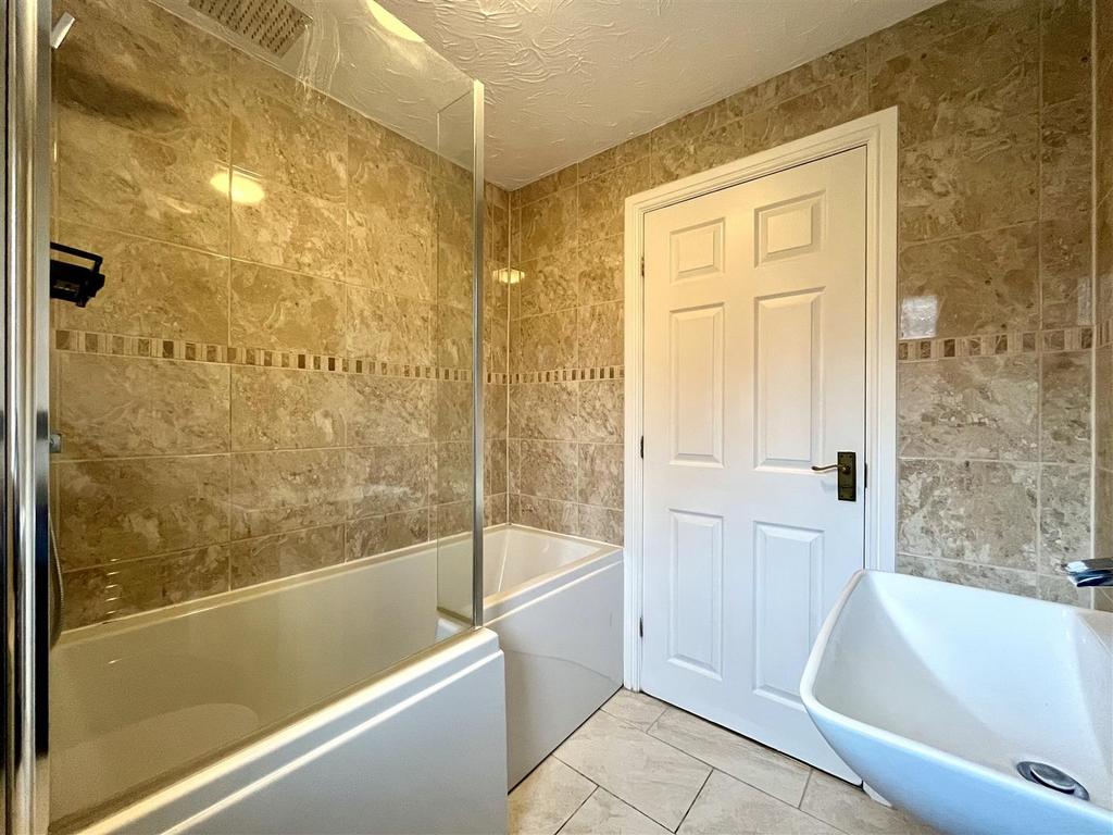 Family Bathroom Aspect 2