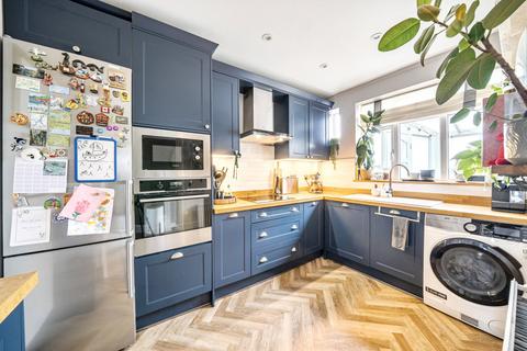 2 bedroom flat to rent, Telcote Way, Ruislip, HA4