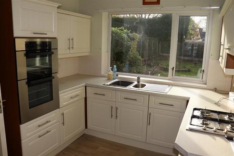 3 bedroom semi-detached house to rent, Leighswood Avenue, Aldridge