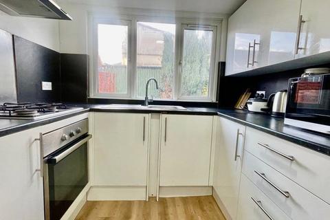 1 bedroom terraced house to rent, Board School Road, Woking, Surrey, GU21